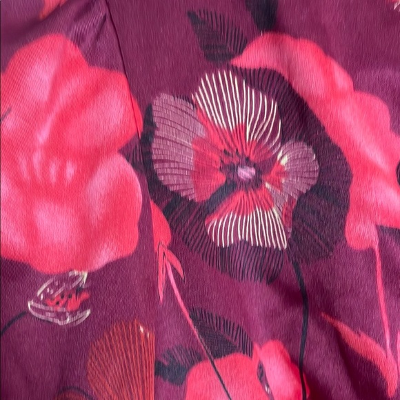 Guess Vintage Red and Pink Floral Blouse 3/4 Sleeve Fitted - Picture 3 of 10